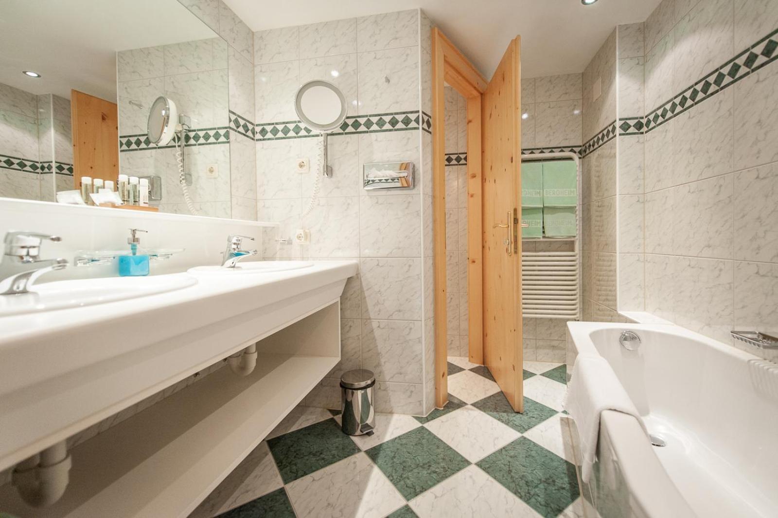 Quality Hosts Arlberg - Hotel Bergheim サンクト・アントン・アム・アールベルク エクステリア 写真